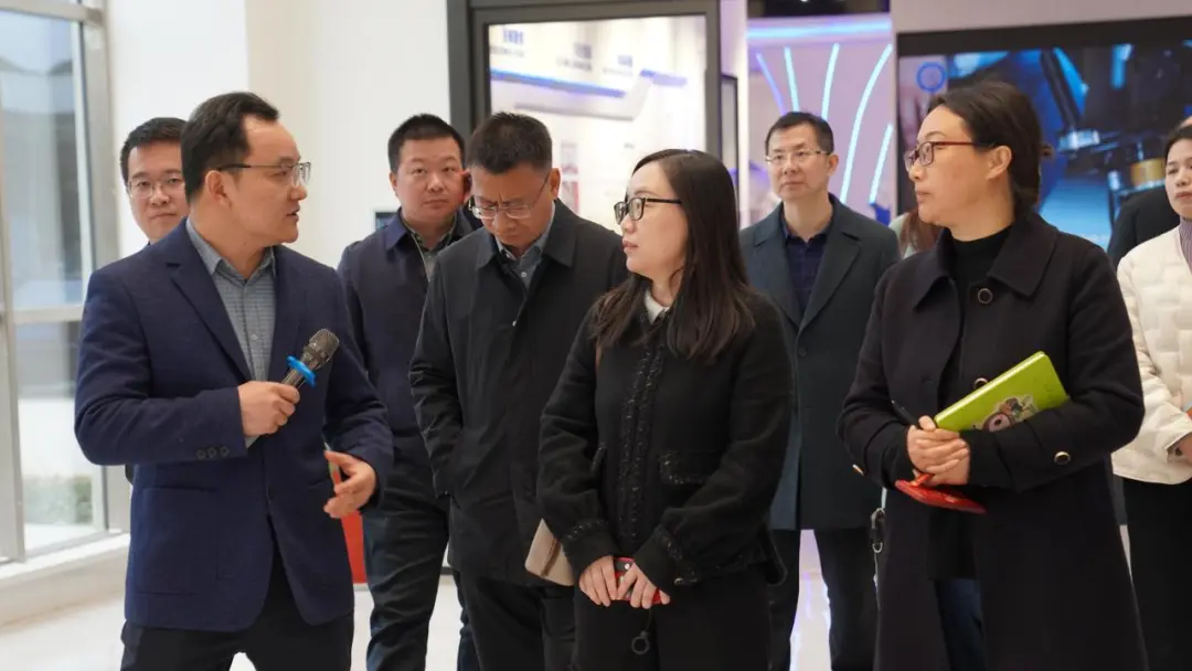 无锡市发展改革委副主任杨晓妮、民政局副局长陈莺歌一行莅临我院考察调研